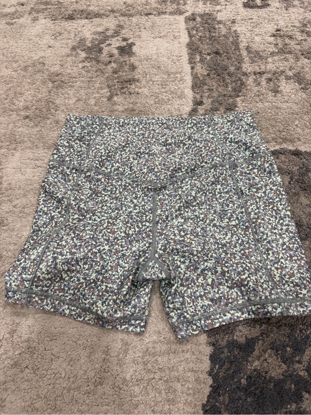 Athleta Salutation Stash 5" Short Size M Grey Multicolor Yoga Athleisure Active
